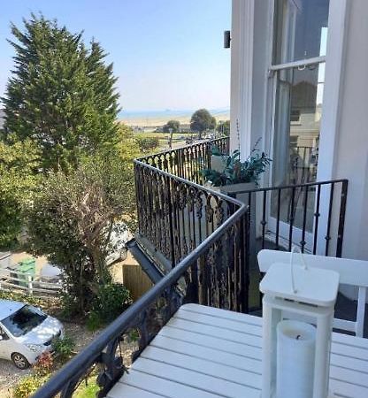 Wight On The Beach, Sleeps 4, Free Off Road Parking, Balcony With Sea Views Ryde  Ngoại thất bức ảnh