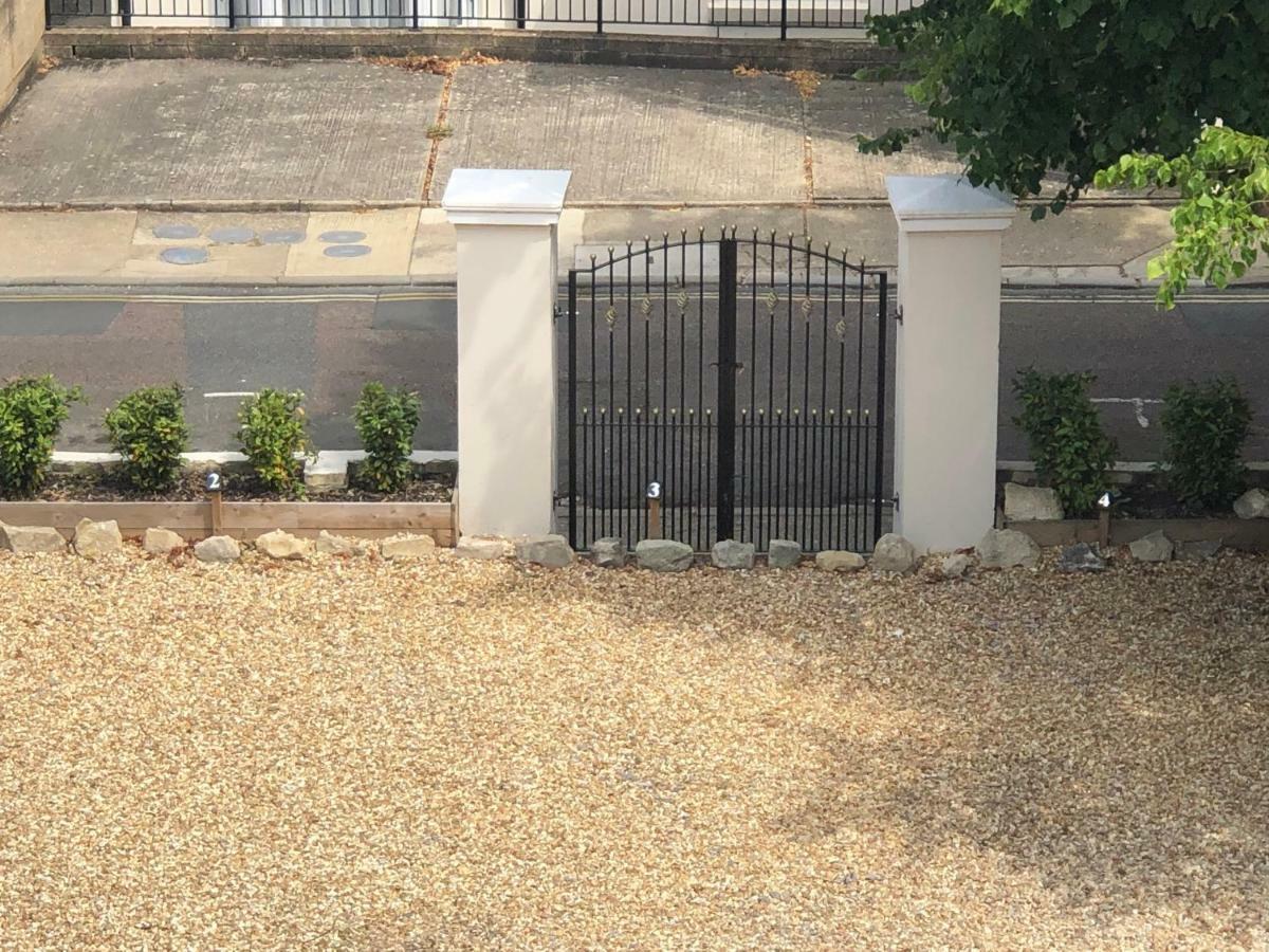 Wight On The Beach, Sleeps 4, Free Off Road Parking, Balcony With Sea Views Ryde  Ngoại thất bức ảnh