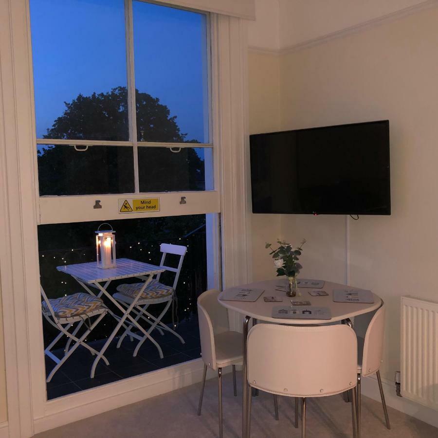 Wight On The Beach, Sleeps 4, Free Off Road Parking, Balcony With Sea Views Ryde  Ngoại thất bức ảnh
